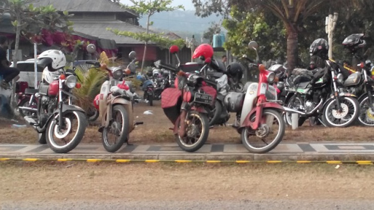 Motor Honda Lawas Hadir di HBD Teleng Ria Pacitan