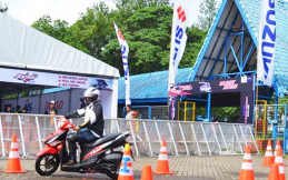 Beragam Aktifitas Seru Suzuki di Otobursa Tumplek Blek 2016
