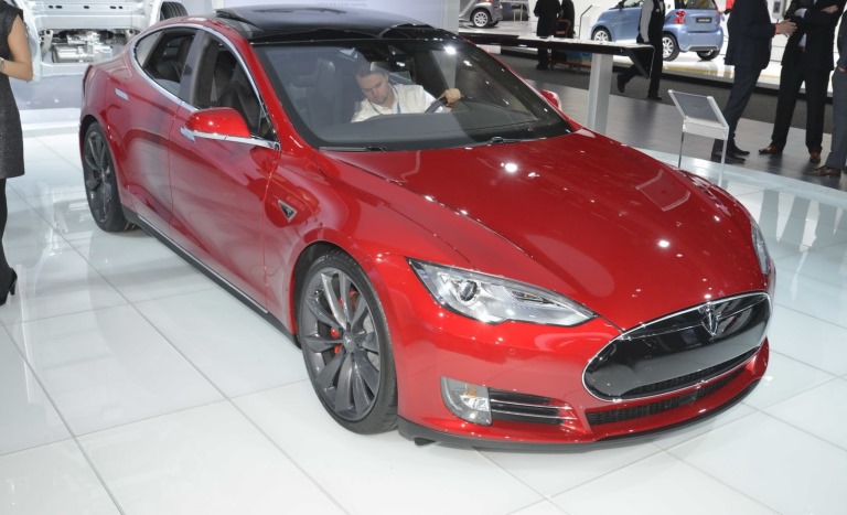 Tesla Akan Luncurkan Mobil Full Otonom Dalam Dua Tahun Mendatang