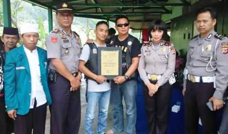 Bikers di Bandung Gelar Baksos