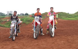3 Bocah Main Motor Cros, Apa Tujuannya Sih?