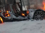 Mobil Listrik Tesla Model S Terbakar Saat Isi Ulang Baterai 