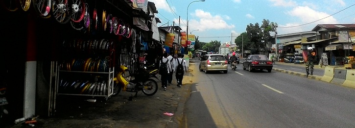 Jalan Raya Pasar Minggu, Tempat Alternatif Buru Sparepart Motor