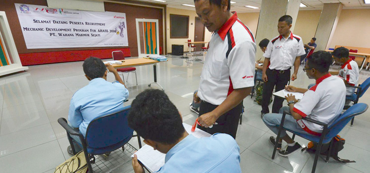 PT Wahana Makmur Sejati Rekrut Ratusan Lulusan SMK Jadi Mekanik AHASS