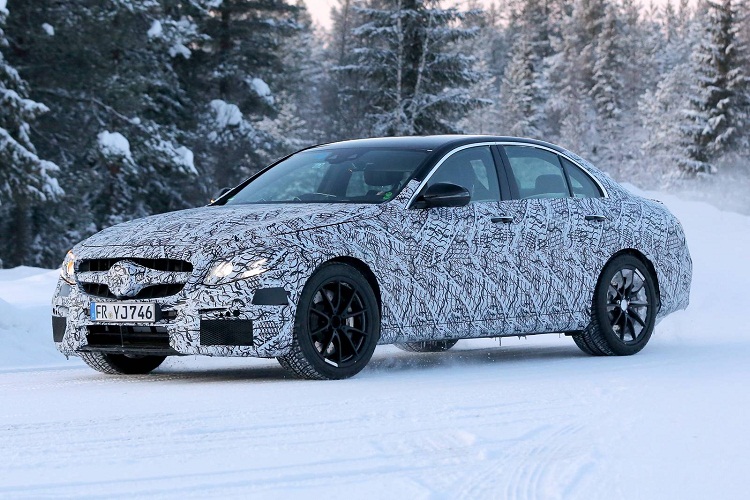  Widih, Mercedes AMG E63 2017 Terlihat Jalan di Salju