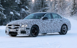  Widih, Mercedes AMG E63 2017 Terlihat Jalan di Salju