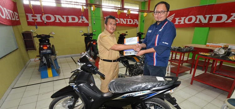 PT Wahana Makmur Sejati Sumbang 1 Unit Motor untuk 8 SMK