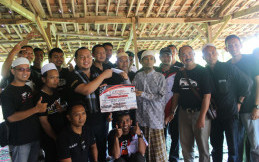 Komunitas Mobil TACI Chapter Separaci Berbagi Rezeki dengan Anak Yatim