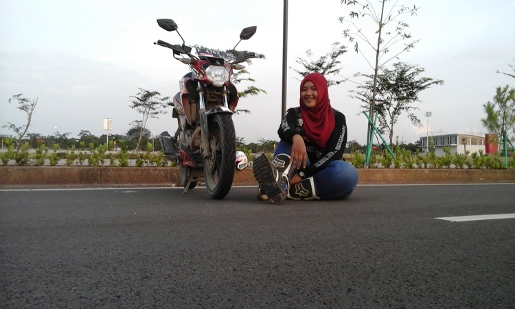 Putri Mulyani, Lady Bikers Penunggang V-Ixion Pecinta Komunitas