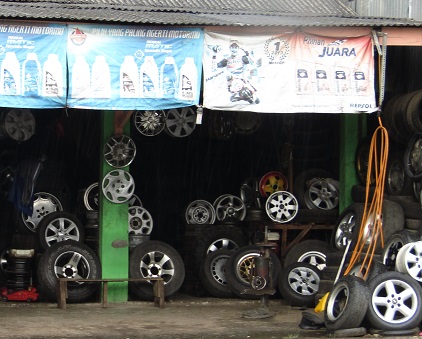 Ganti dan Service Ban serta Kaki-kaki di Andipuan Ban