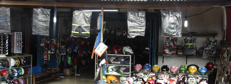 Toko Ipak Motor Sediakan Aksesoris Bikers