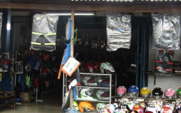Toko Ipak Motor Sediakan Aksesoris Bikers