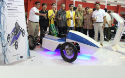 Mobil Listrik Berbasis Android Karya Anak Bangsa Jadi Perhatian di IIMS 2016