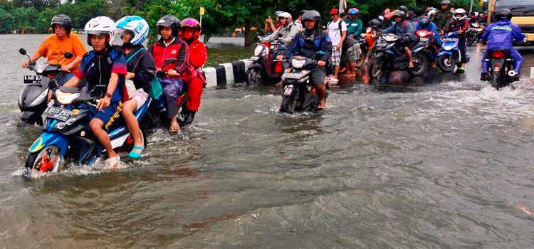 Tips Merawat Motor Saat Musim Hujan