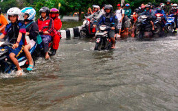 Tips Merawat Motor Saat Musim Hujan