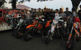 SMOG, Wadah Bagi Komunitas dan Pencinta Supermoto