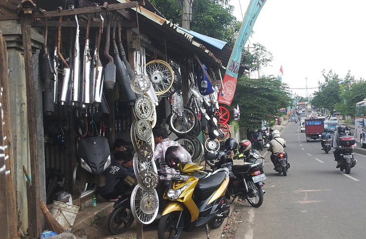 Hunting Sparepart Motor di Pondok Cabe, Yuks...