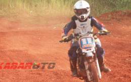Dua Anak SD AURA dan RIZKY, Hobi berlatih Motocross