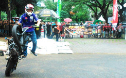 Wawan Tembong Menang Indonesia International Stunt Day (IISD) Gunakan Yamaha MT-25