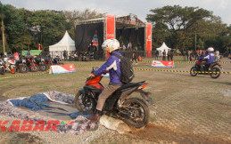 Kesan Lady Biker Saat Coba All New Honda Supra GTR150