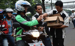 Komunitas Motor CBR Berbagi Berkah Ramadan 