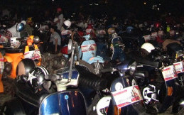 Ribuan Vespa Seruduk Kantor Walikota Tangsel dan Sambangi Narapidana