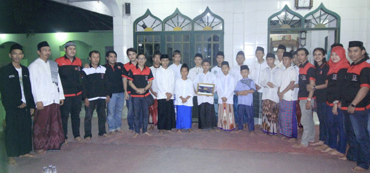 TOMCAT Akhiri Ramadhan Dengan Baksos