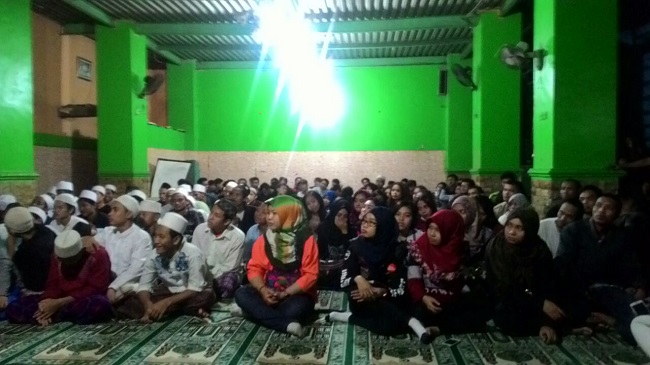 Komunitas Motor Se-Cileduk Berikan Santunan