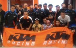 KTM Undang Yamaha R15 Club Indonesia Nonton Bareng MotoGP