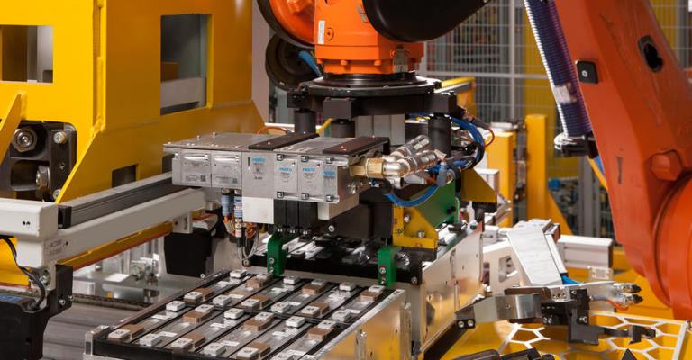 Jaguar Land Rover Siap Gandeng Ford dan BMW Untuk Pabrik Baterai Listrik