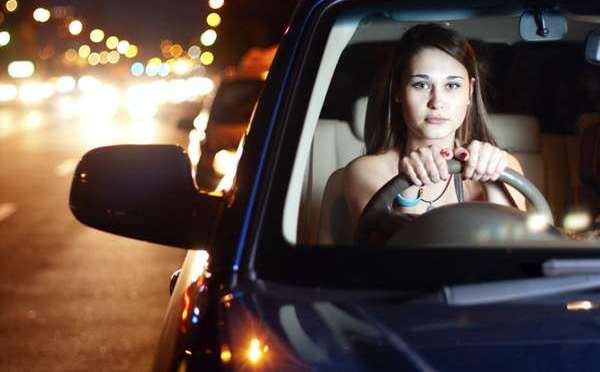 Tips Wanita Menyetir Mobil Dimalam Hari, Agar Terhindar Dari Kejahatan
