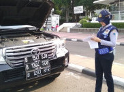 Akal Akalan Pemilik Mobil Mewah Gunakan 3 Pelat Nomor Kendaraan