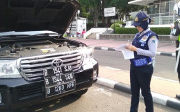 Akal Akalan Pemilik Mobil Mewah Gunakan 3 Pelat Nomor Kendaraan