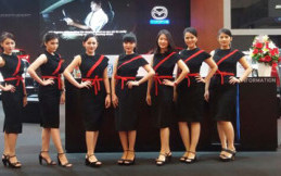 Mazda Meminang 2 Desainer Cantik dan Muda di GIIAS 2016, Siapakah?