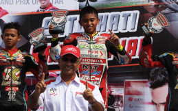 Aksi Pebalap Muda Geber New Honda Sonic 150R di HDC seri Tiga