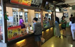 Warung Gembira Tempat Nongkrongnya Para Komunitas 