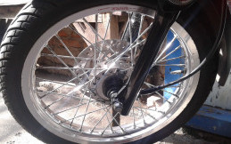Lebih Baik Mana, Velg Jari Jari atau Velg Racing?