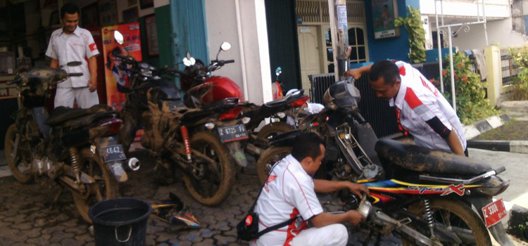 DAM Berikan Bantuan Korban Banjir Garut