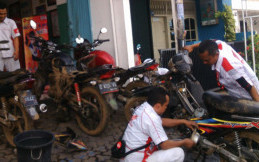 DAM Berikan Bantuan Korban Banjir Garut