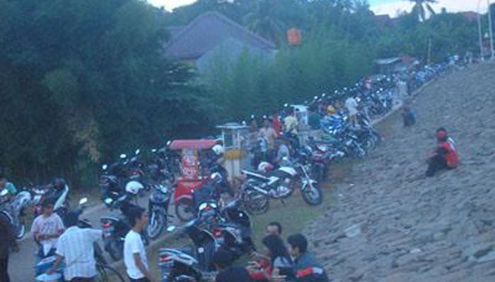 Malam Sabtu dan Minggu Situ Gintung di Padati Komunitas Motor