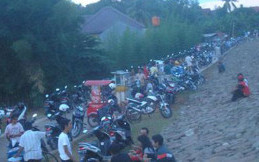 Malam Sabtu dan Minggu Situ Gintung di Padati Komunitas Motor