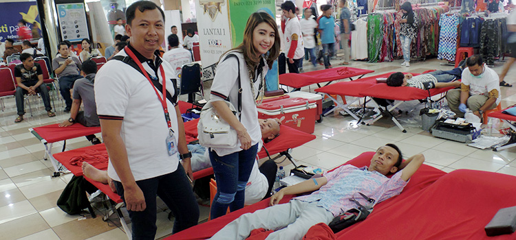 Rayakan Hari Batik Nasional, Thamrin City Ajak Komunitas Motor dan Mobil