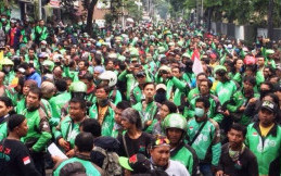 Ribuan Driver Gojek Demo dikantor Pusat, Ini Tuntutannya
