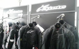 Logo Komunitas Anda Dapat di Cantumkan di Jaket Alpinestar Secara Free