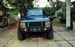 Mau Jeep Cherokee 1995 yang Masih Ngejos? Buruan Beli