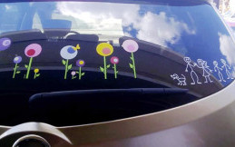 Tips Membersihkan Sticker di Kaca Mobil