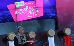 Rekor MURI Replika Cendrawasih dari Olymplast Plastic Furniture di PRI