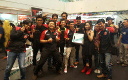 Bikers Serbu Booth Cargloss di Surabaya Helmet Exhibition 2016