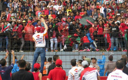 Keseruan Marc Marquez Rayakan Kemenangan Bersama Penggemar di Sentul