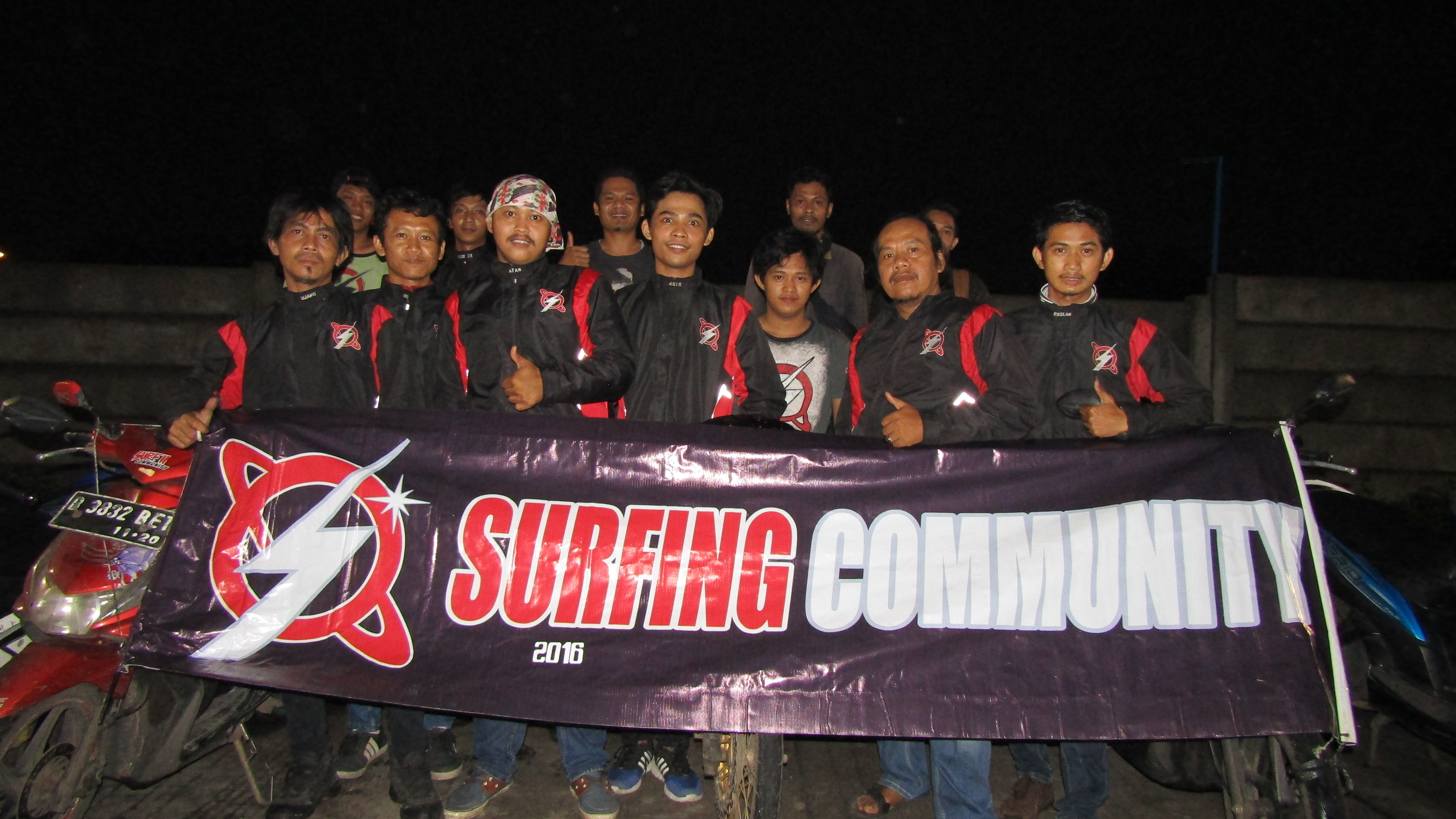 Surfing Community Kompak di Pekerjaan Solid Dalam Komunitas